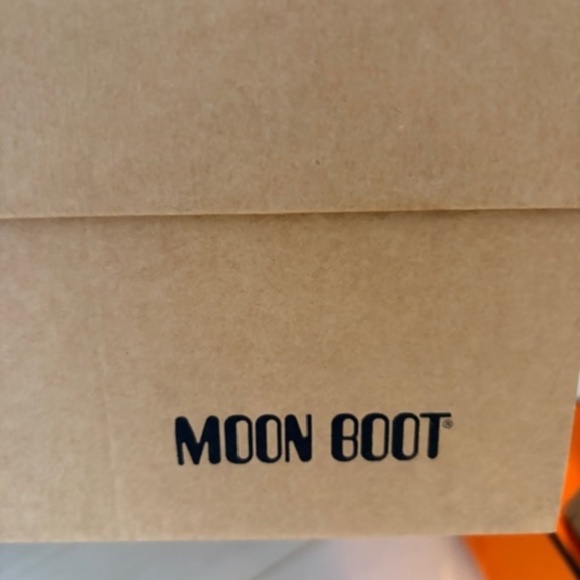 Fur Moon Boot Lace Up - Picture 6 of 8